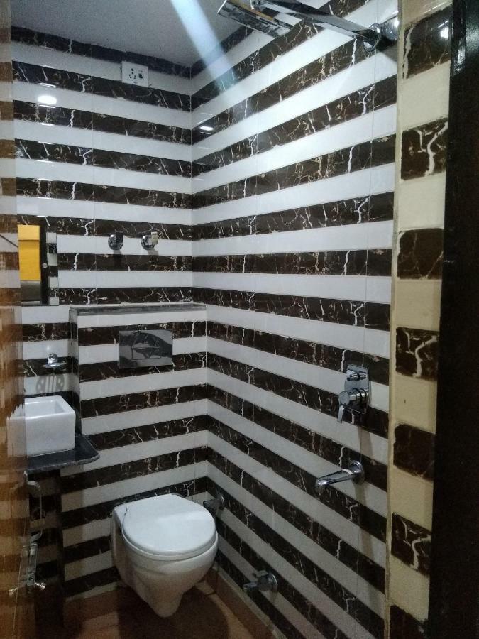 Silver Palace Hotel Нью-Дели Экстерьер фото