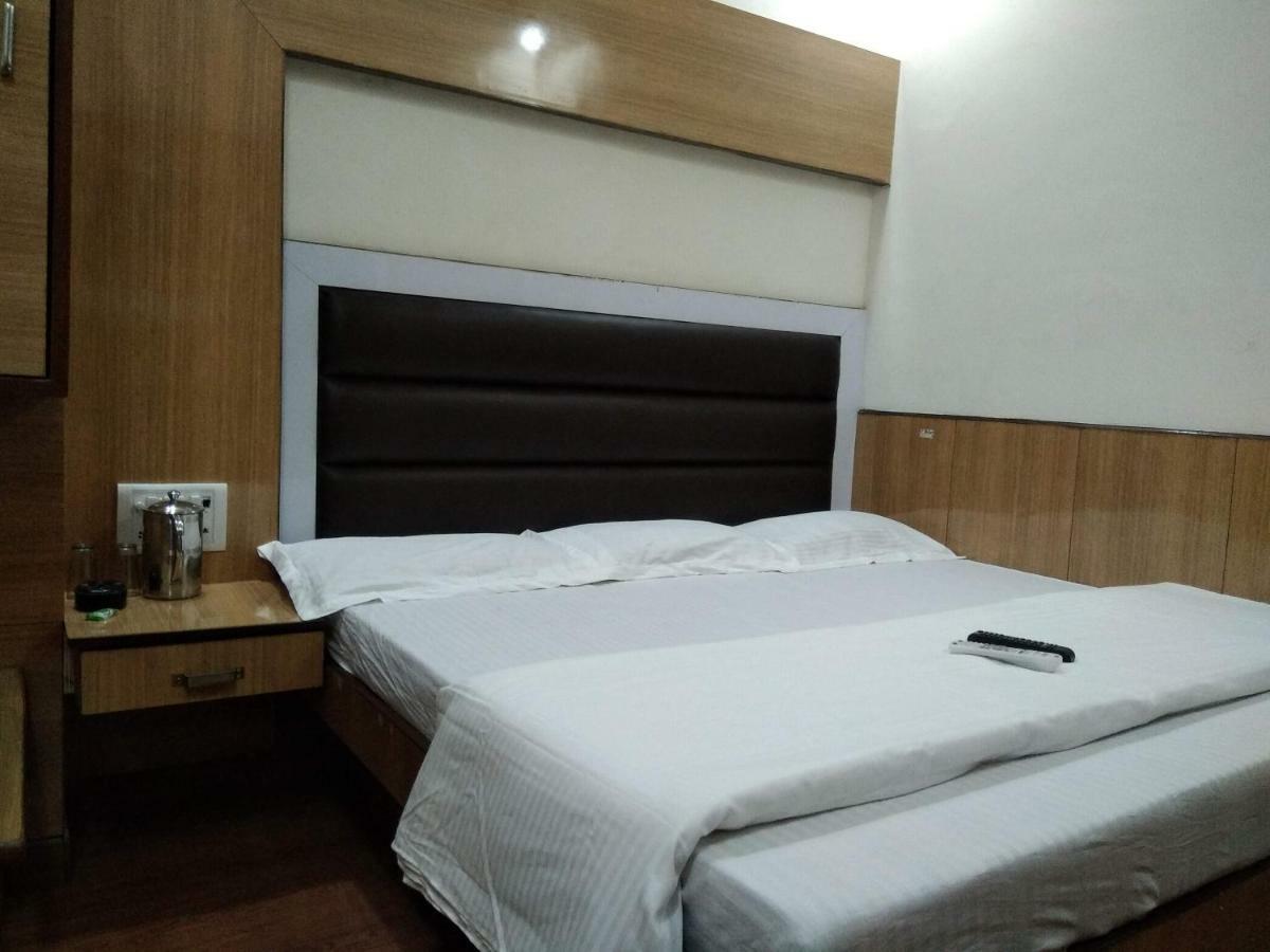 Silver Palace Hotel Нью-Дели Экстерьер фото